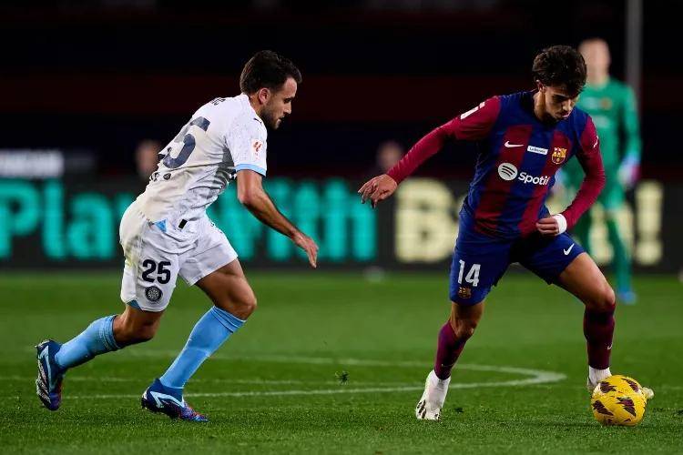 巴萨迎来强援，三大签约稳军心，誓与马德里双雄决战，冲击三冠荣耀