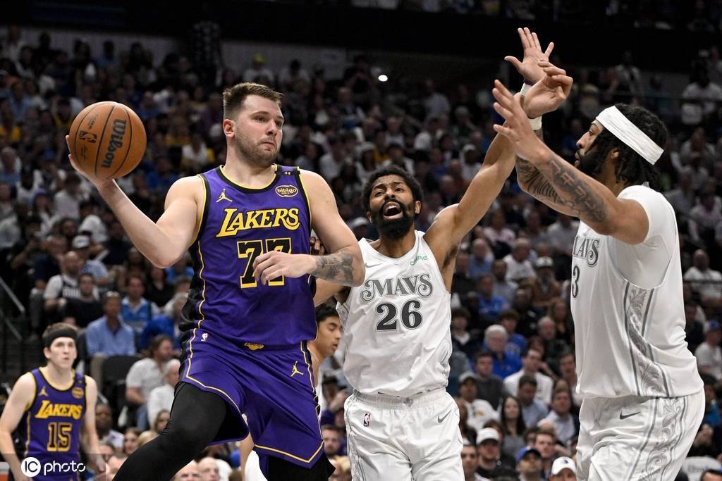 东契奇战旧主45+8老詹里程碑 浓眉两双湖人胜独行侠