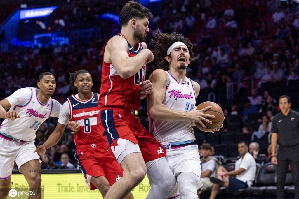 武克切维奇28+11哈克斯41分 奇才险胜热火