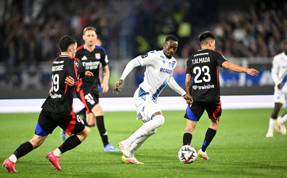 33岁阿森纳旧将崭露锋芒：助里昂法甲2连胜，争夺欧冠正赛席位