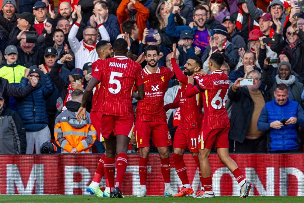 颁奖杯，开香槟！同城死敌送大礼，阿森纳遭平再丢分，利物浦躺冠