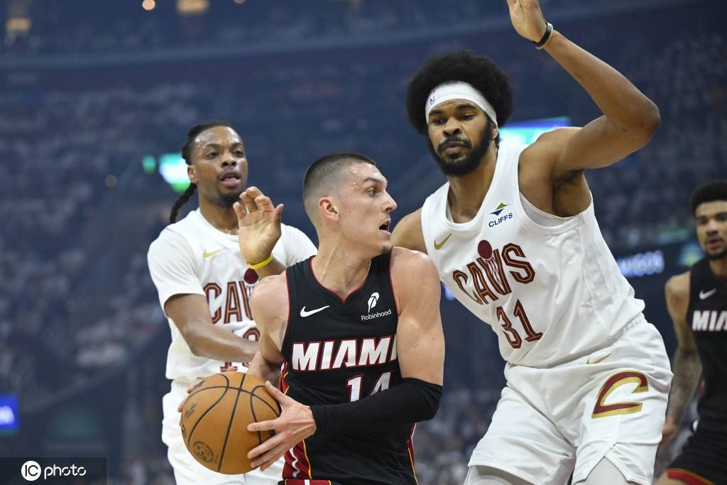 米切尔30+6希罗空砍33分 加兰21+9骑士胜热火2-0