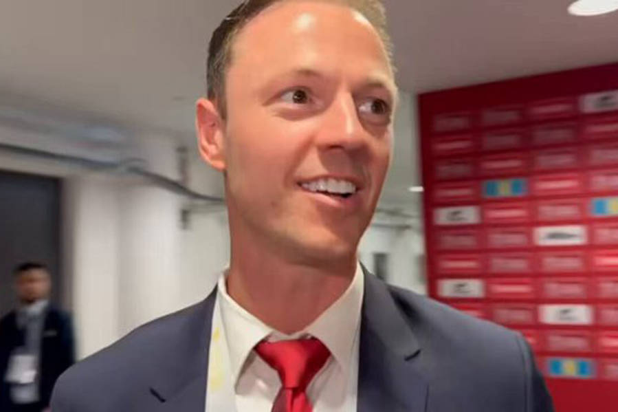 去而复返！37岁埃文斯确定退役进入曼联青训体系，新工作职能曝光