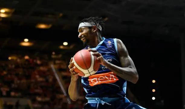 前太阳球员将加盟法甲联赛，他在欧洲赛场表现如何？